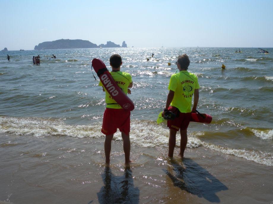 Dipsalut col·labora amb els municipis del litoral gironí per garantir la seguretat a les platges