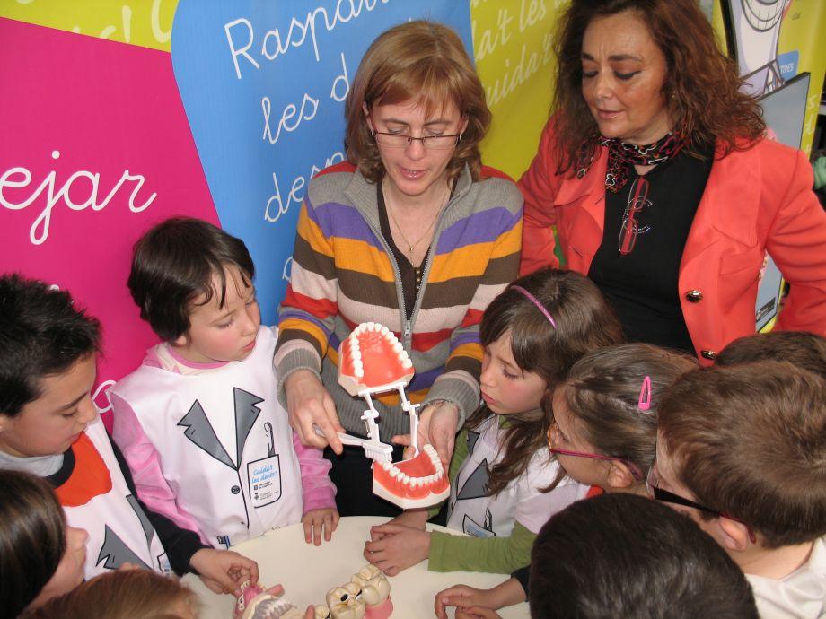 Més de 1.700 escolars aprendran hàbits d’higiene bucodental a l’exposició "Cuida't les dents" 