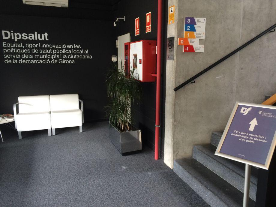 Cartell informatiu del curs per a operadors i mantenidors de piscines d'ús públic