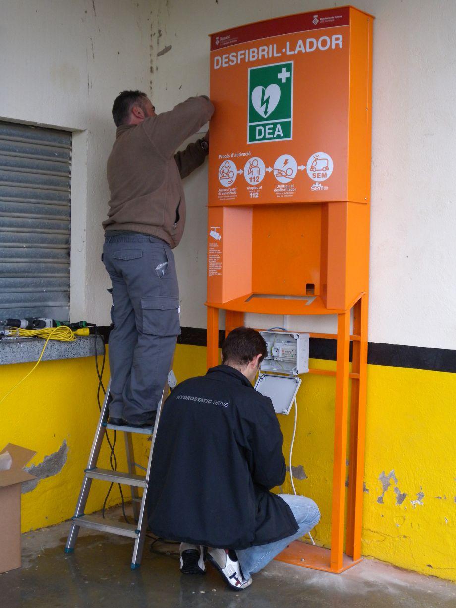 Dipsalut instal•la 17 desfibril·ladors més a una desena de municipis