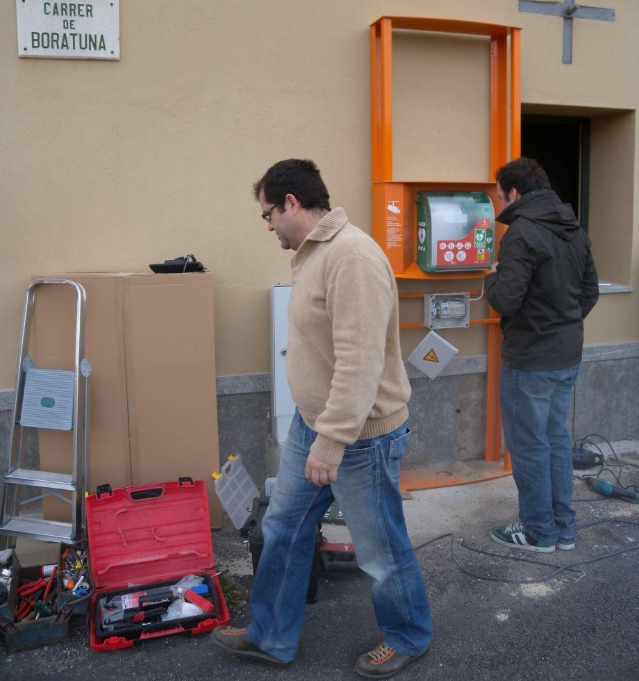 Dipsalut instal·la 17 desfibril·ladors fixos més a 14 municipis