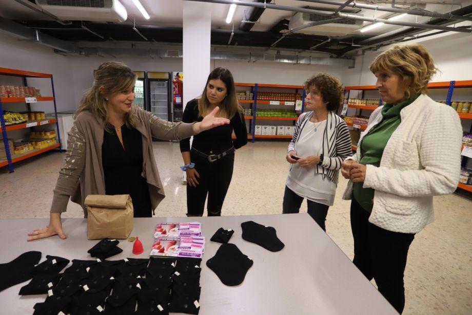 Imatge de la visita al Centre de Distribució d'Aliments de Figueres, un dels que distribuirà els productes