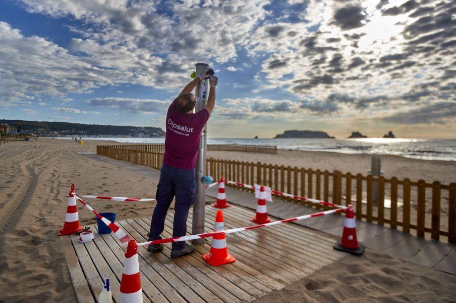 Fotografia d'actuacions de desinfecció de dutxes. L'Estartit, juny 2021