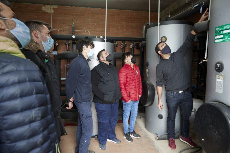 Fotografia de la part pràctica del curs de control d'instal·lacions amb risc de transmissió de legionel·losi, celebrat aquesta primera quinzena de març. Autoria: E.Kelele/Dipsalut